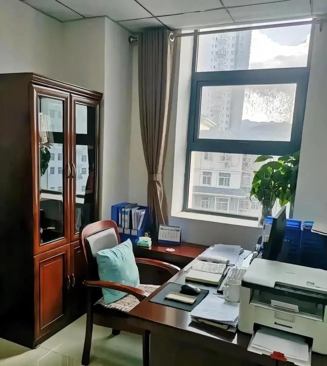 “干部身份”这个词，现在听着是不是有点像翻历史书？新入职的年轻人，估计好多都搞