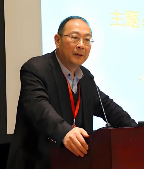 金灿荣教授在10月10日发布的视频中提到，像东方大国这样的大国，如果贸易顺差过高