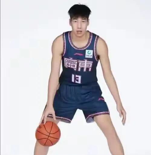 同样是想离开广东男篮，张明池的做法显然要比彭仕俊高明的多？张明池的情商非常高，先