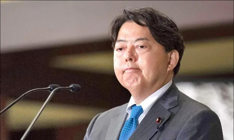 日本对中国科考船在冲之鸟礁附近活动提出严正抗议，中方回复合理合法下次继续据日
