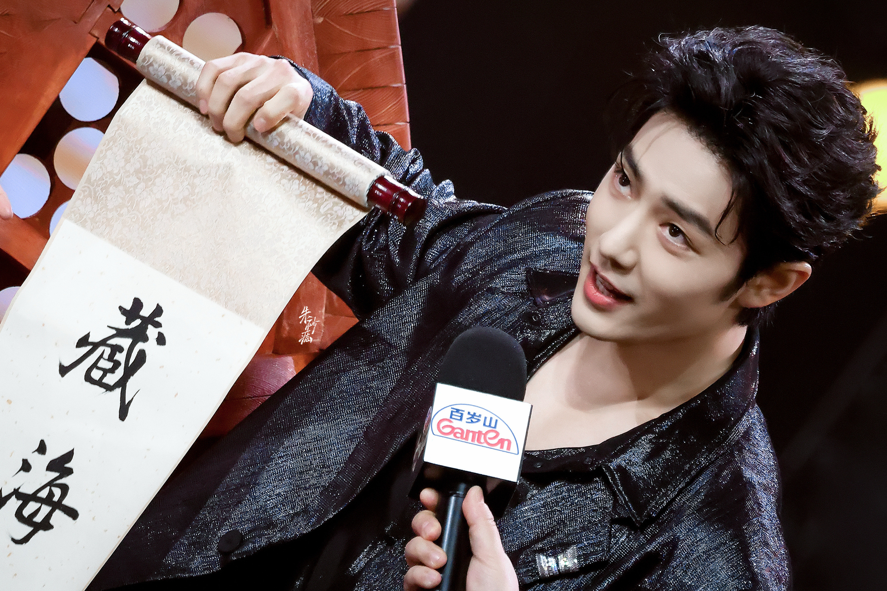 肖战再度现身高中试卷肖战要传递光和温暖时光从不辜负努力，优秀的人，终会在自己的世