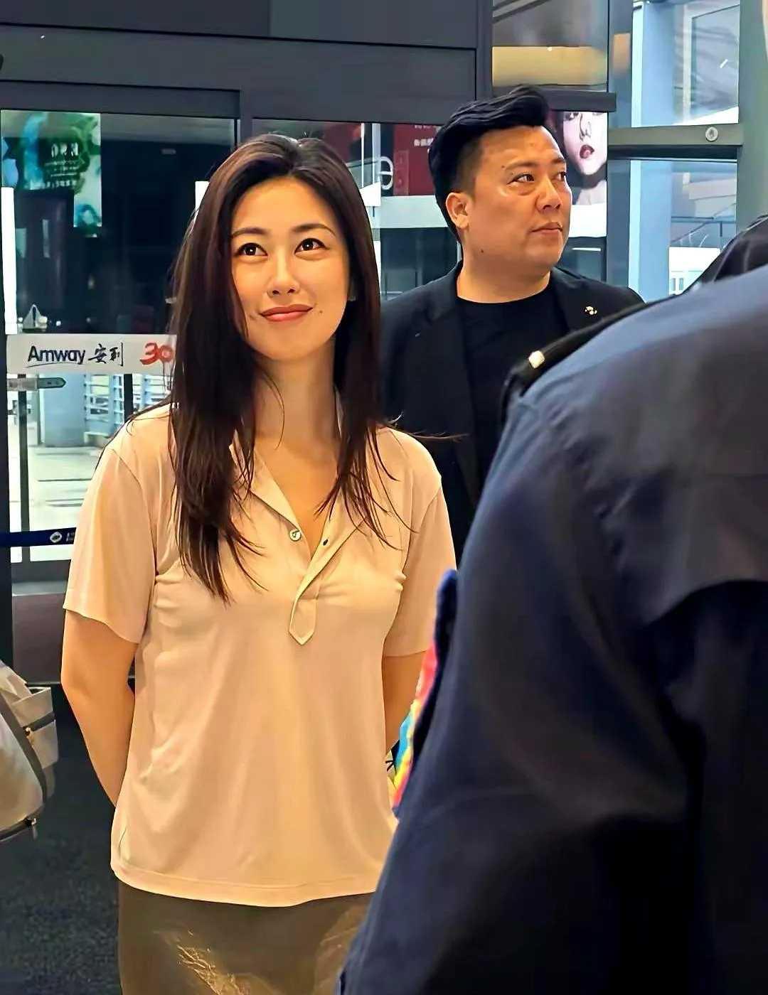 朱珠真人身材好火辣啊…..