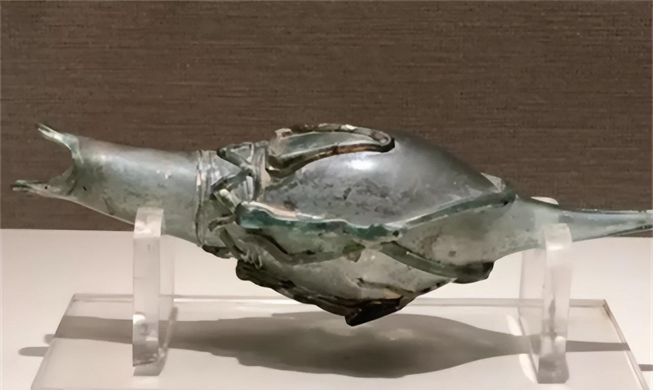 1965年，一位名叫李大牛的农民在山上砍柴之时，突然被冲出来的大蛇吓了一跳。