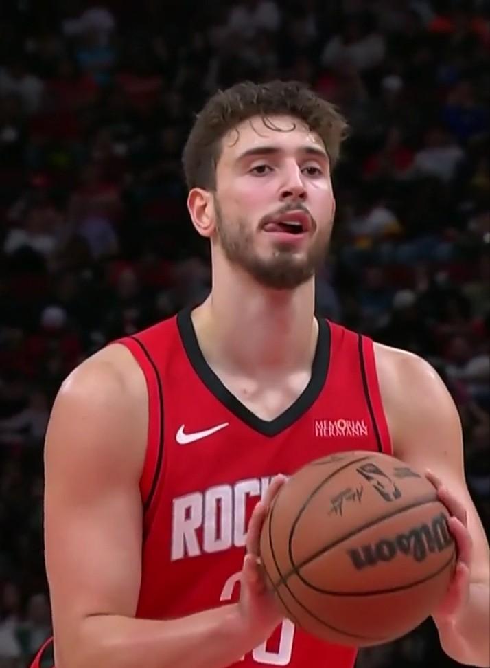 同样是2021年选秀的优质内线！！！莫布利和申京，本赛季目前的数据对比。莫布