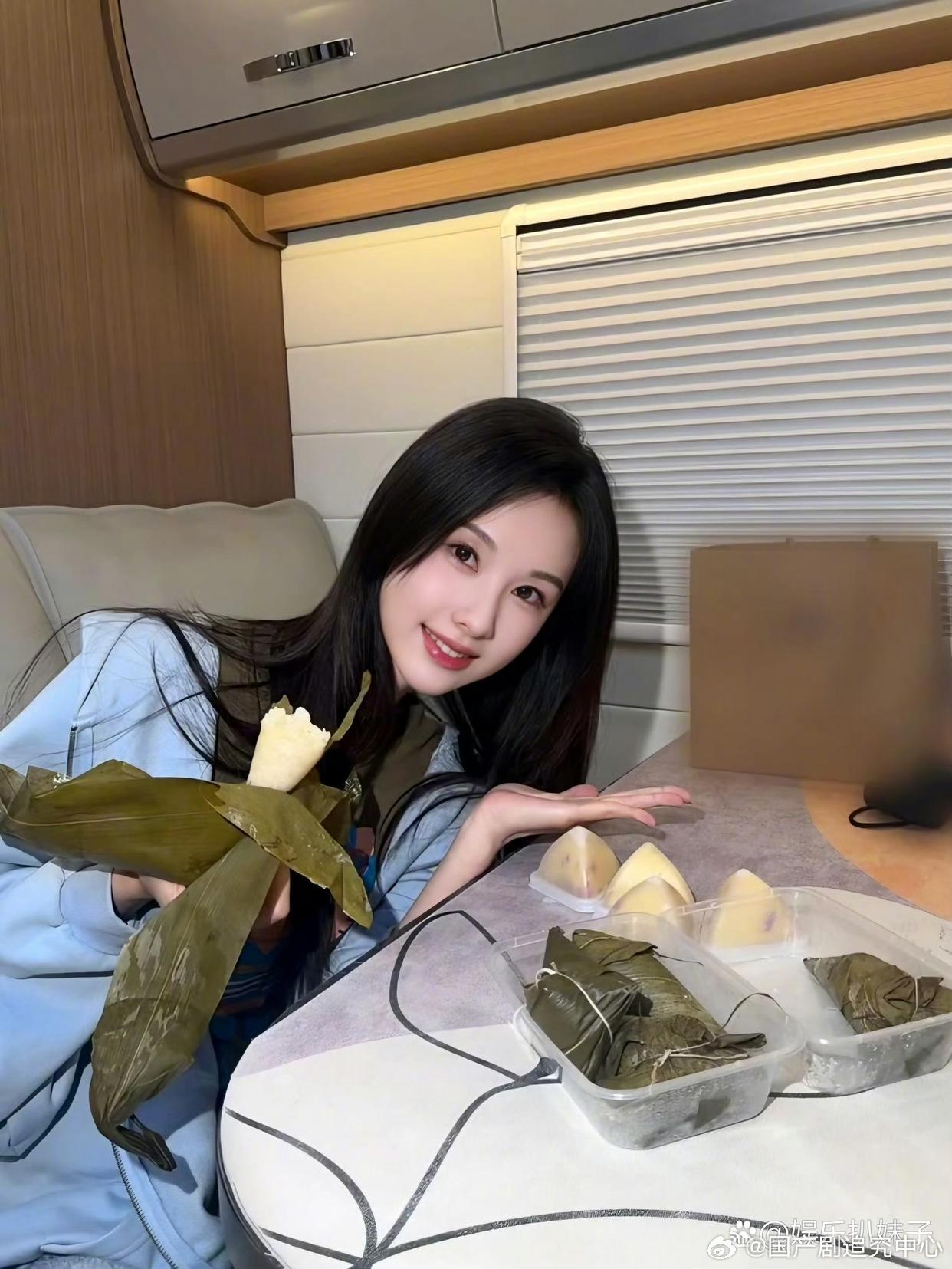 1.万茜素颜的皮肤特别好。2.李纯减肥吃过减肥药，但是没用。3.吴奇隆很擅长煮丸