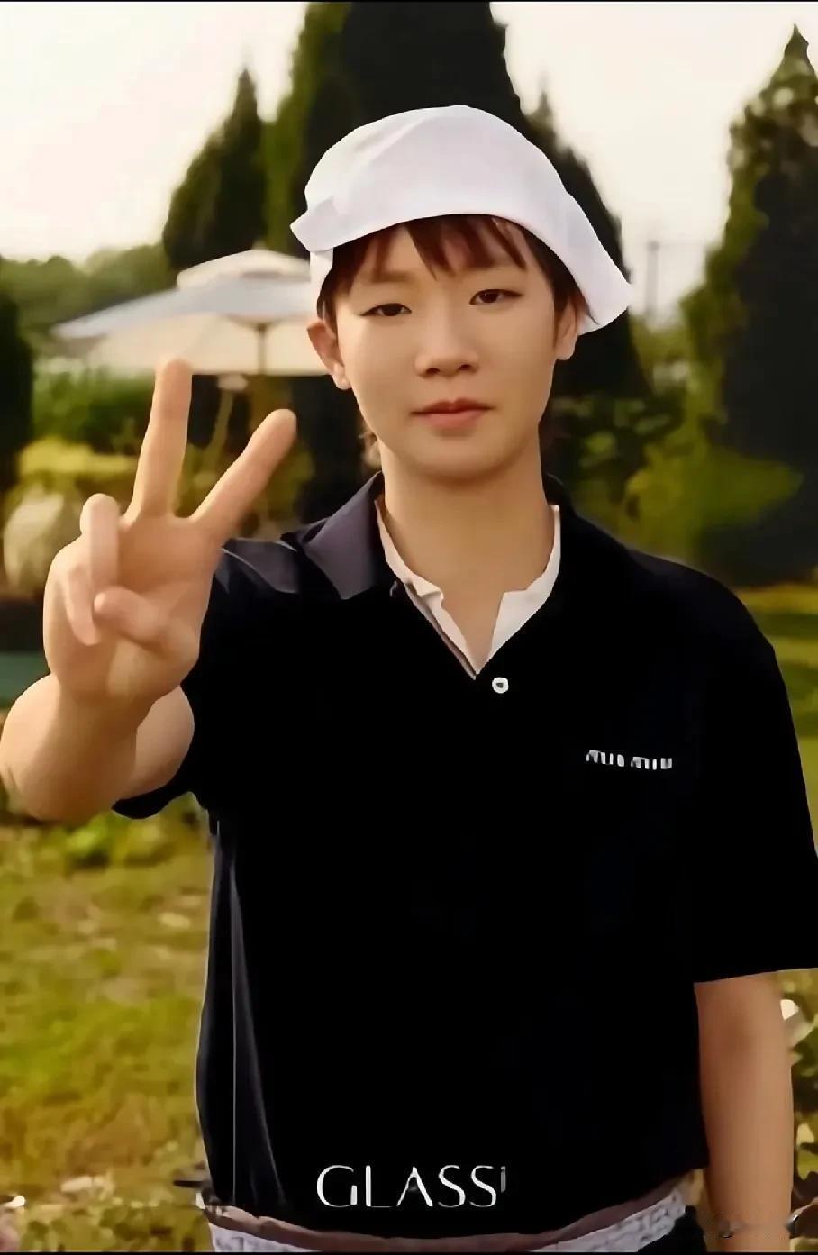 王曼昱再一次惊艳了网友不愧是场上劳模，场下名模每张都很适合各种风格毫无违和感