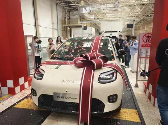 京东造车了11月5日，京东第一辆“国民好车”埃安UTsuper在长沙工厂正式