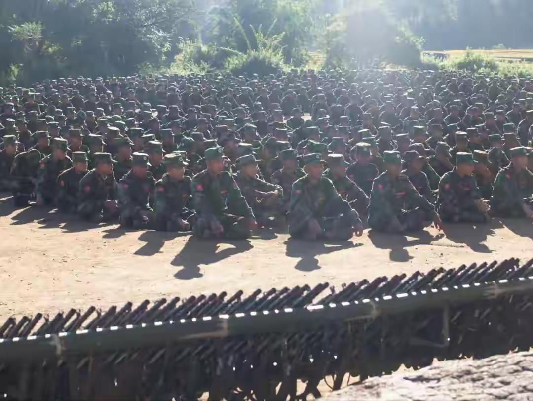 众所周知,缅军与德昂民族解放军达成了停火协议。德昂军同意把孟密镇与抹谷镇交还给缅