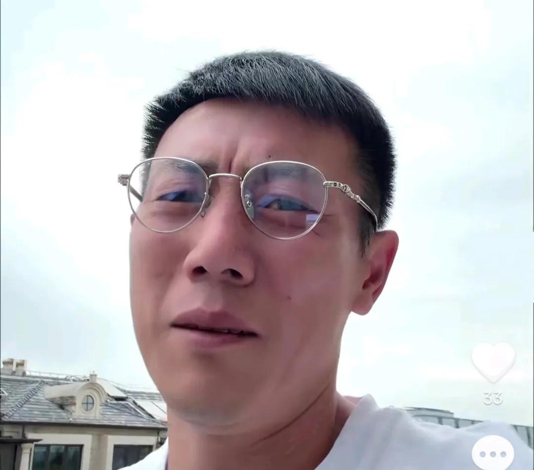 前国脚秦升向球迷爆了一个料。他在社交平台透露，以前里皮执教广州队那会，他认为里