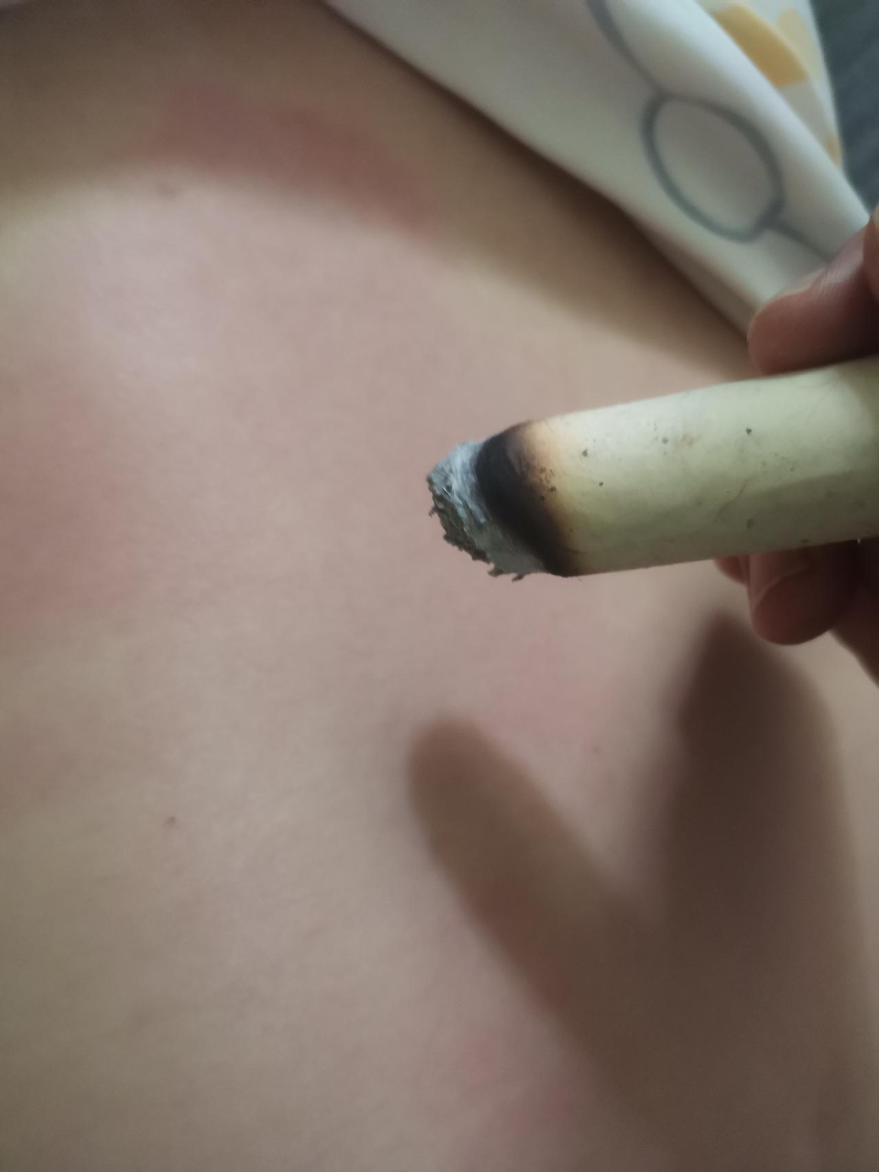 今天去拜访一个医院退休了的中医，偶尔也有三两个人找过来。他的鸡内金是他