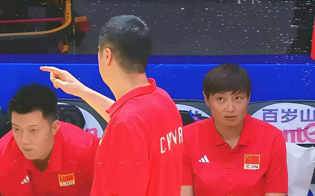 男排，是老爷队？女排是娃娃兵？怎么想得呀！男排此次参加世联赛的平均年龄在26