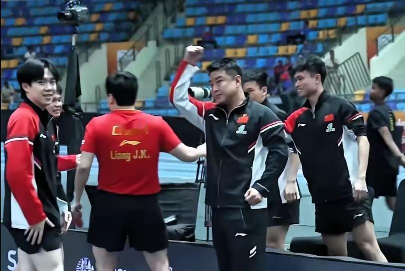 中国男团创造了奇迹这得谢谢日本少爷，你再来中国打球，饮料管够先给“日本