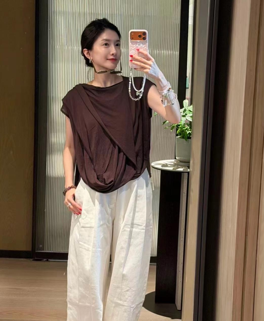 江疏影这裤子一看就不凉快。