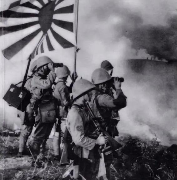 你敢信吗？日本原本根本没打算1937年全面侵华。石原莞尔定的计划是，用25