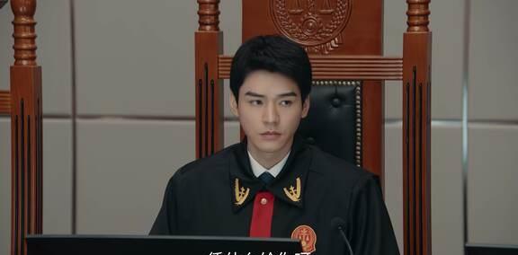 看了一下家事法庭（1-8）东宫开虐了，于是挑了这个有点家长里短节奏轻快的剧来调