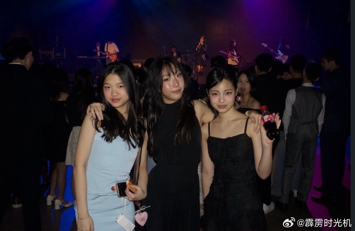 许老三昨天发的图我猛一下都没认出来，大姐火速赶来：别再长大啦