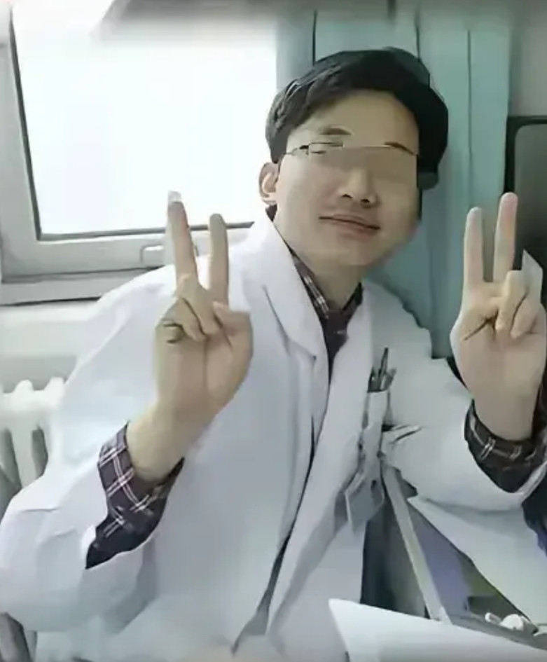 最新消息，肖医生终于反击了！这是要鱼死网破的前奏啊！肖飞医生虽然位高权重，但也是