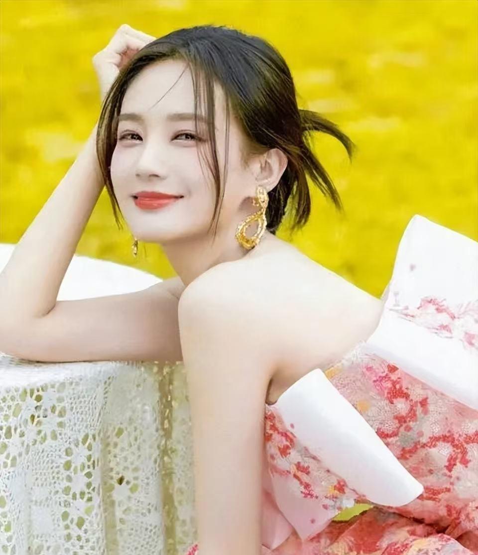哇塞，今儿个咱得扒一扒李一桐那档子事儿，真没几个人晓得吧！她20岁出头那会儿