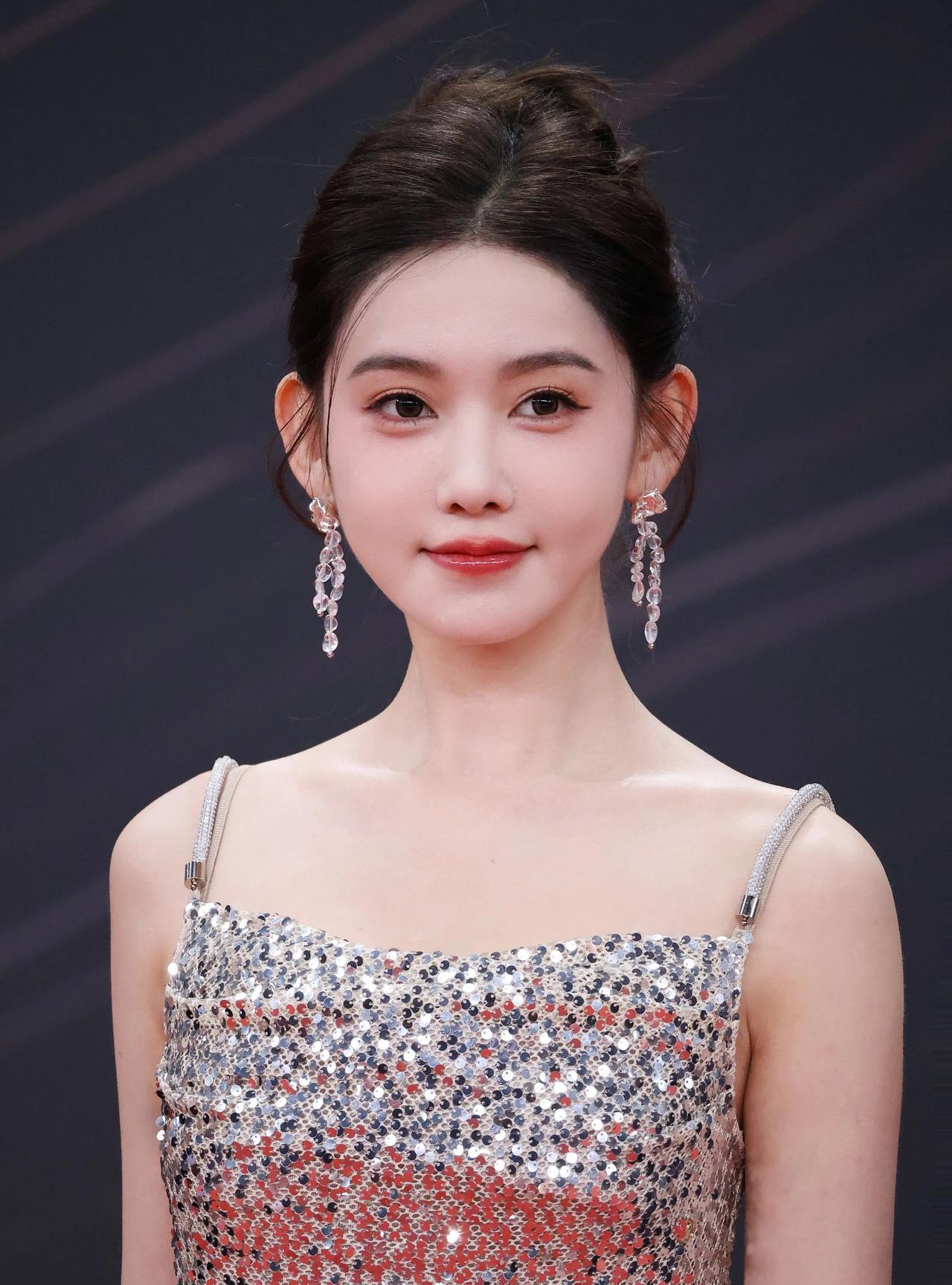 李沐宸发言让人迷糊。李诚儒说她缺心眼儿，实际她缺算经济账的脑子。《无限超越班》