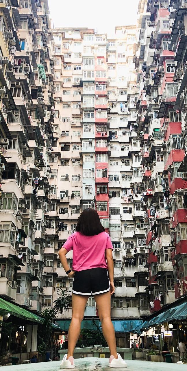 8.2万港元，香港议员何君尧在张雪机车店当场下单820RR，坦言不会骑先买回家观