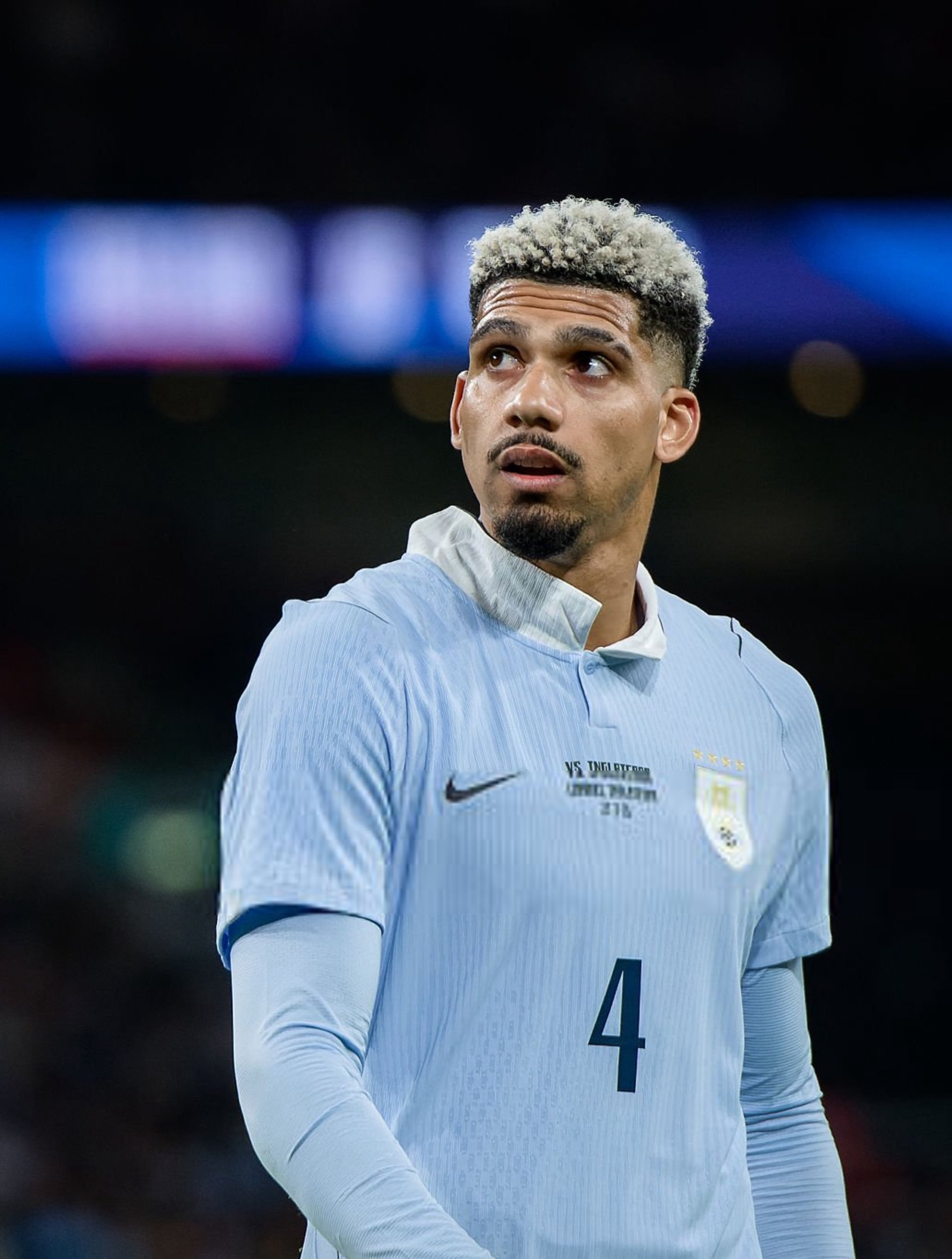 问：拉菲尼亚受伤了……阿劳霍：我非常难过，大家都知道他对于我们有多重要。但归