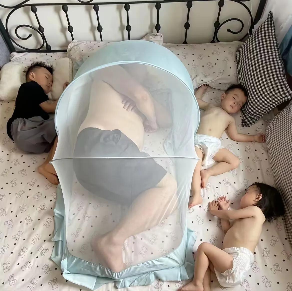 还是别让爸爸带娃了！其实没有危险的话，这样带孩子挺乐意的，妈妈带太小心，孩子好多
