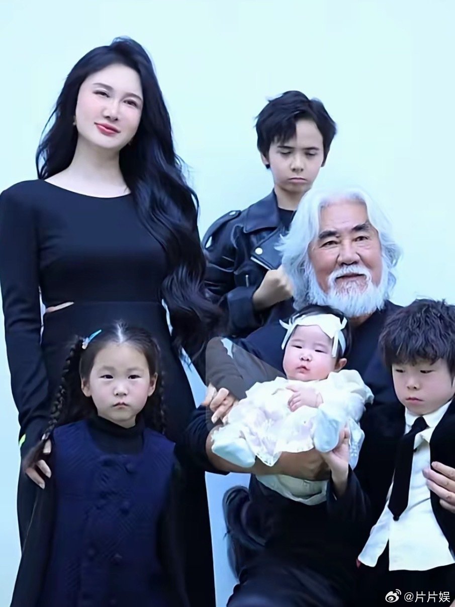 #张纪中儿子像外国人##张纪中儿子长相像混血#外貌只是基因差异，不管长相如何，马丁都是中国小孩，这点