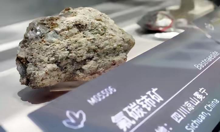 扛不住，日本真的慌了！根据共同社8月3日的报道，一项日本民间，主要包含400名