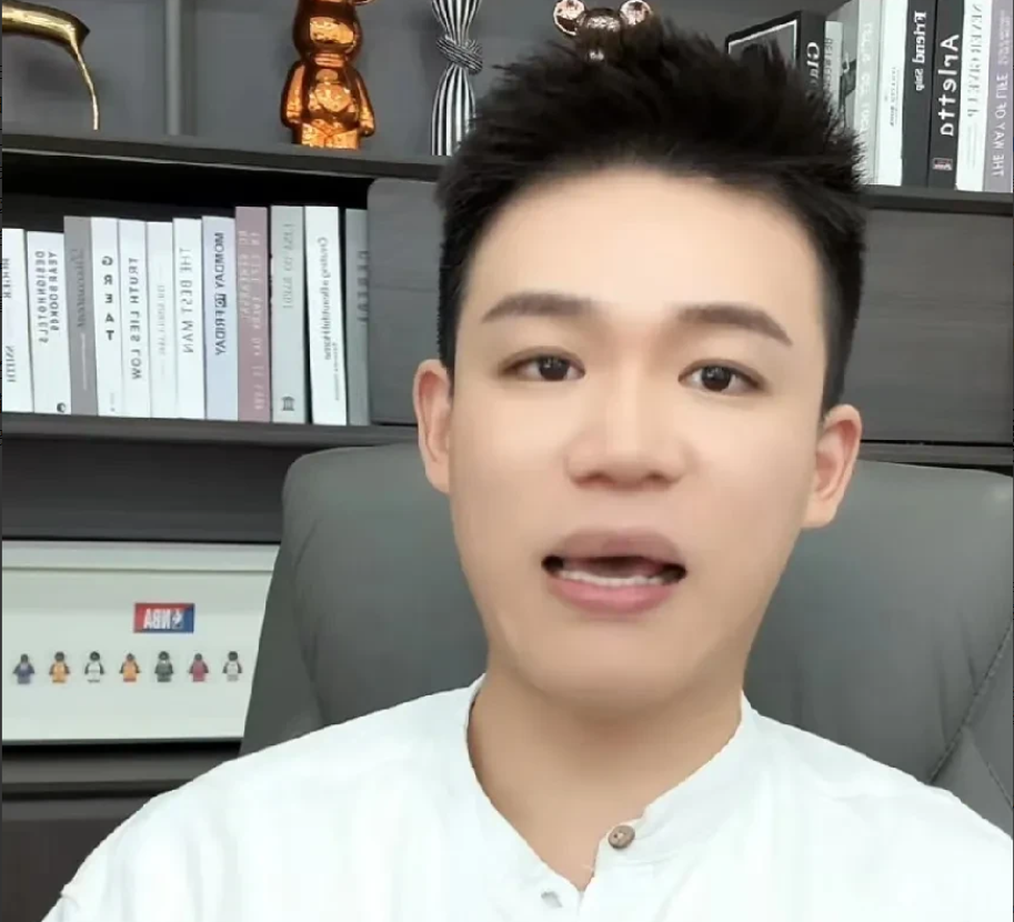 海丹姐:孟贺的卖货能力比乐乐强吗？刚刚，海丹姐直播时说:“兰姐那个321的账