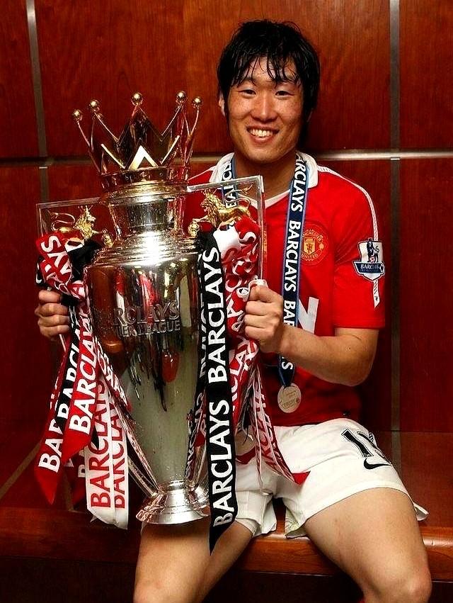 弗格森一句话，巨星也得“打零工”！埃弗拉爆料：老爵爷时代，曼联有铁律——让你踢哪