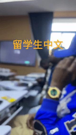 这些刚刚来到中国的黑人留学生正在语言培训机构努力学习中文。虽然对他们来说，学习