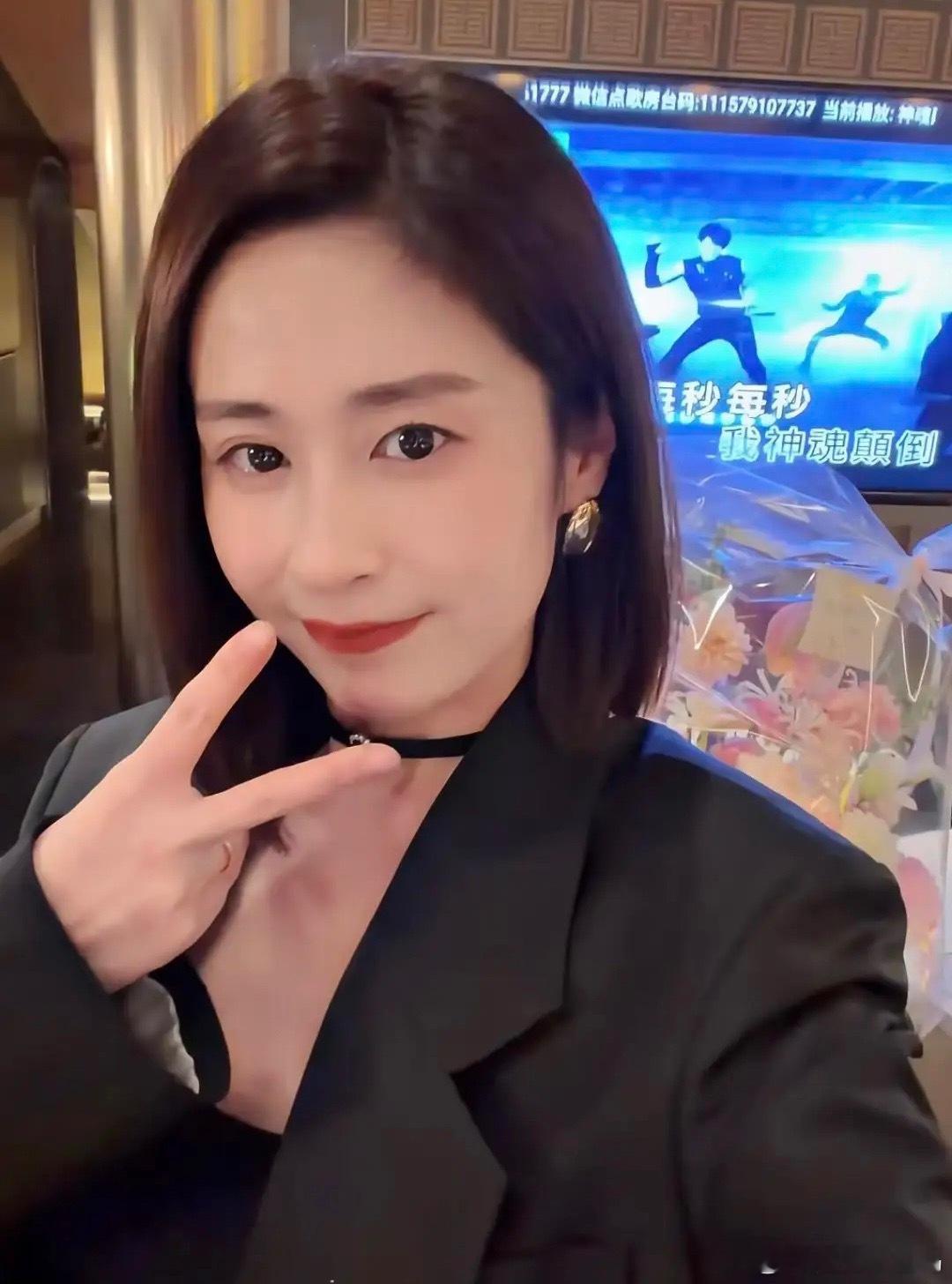 颖儿过生日，付辛博抱着7岁女儿好帅，梅婷送花，陈妍希也来了！