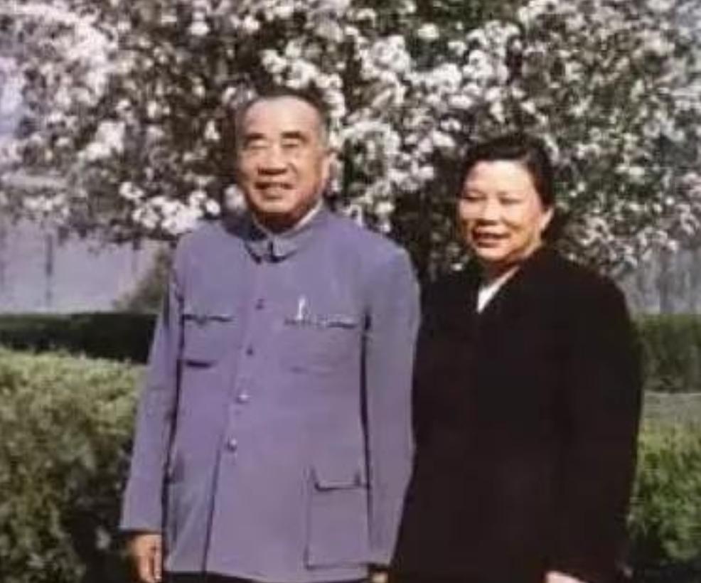 1983年，朱德最疼爱的孙子被执行死刑，次日，康克清照常上班，她刚上车就对司机说