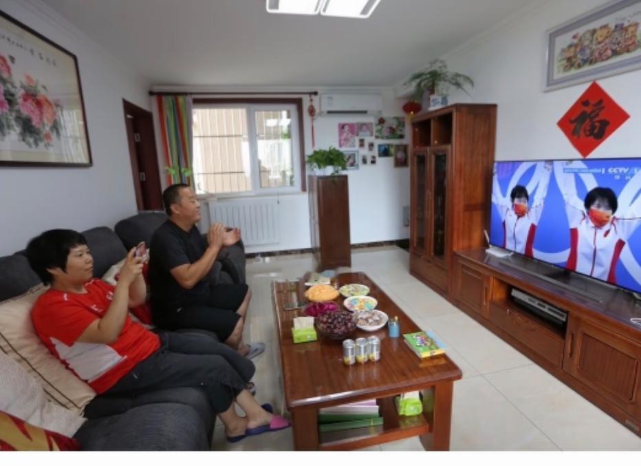 这是2021年张家齐获得奥运冠军后记者前往张家齐家里采访拍下的照片，张家齐的父母