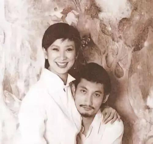 施南生被“丁克”骗了，正像鲁豫说的那样鲁豫曾在采访罗大佑时说，男的什么时候幡