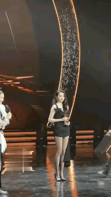 第一次感受到关晓彤和男星的CP感，原来我们一直误会她了，不是她长得太国民闺女