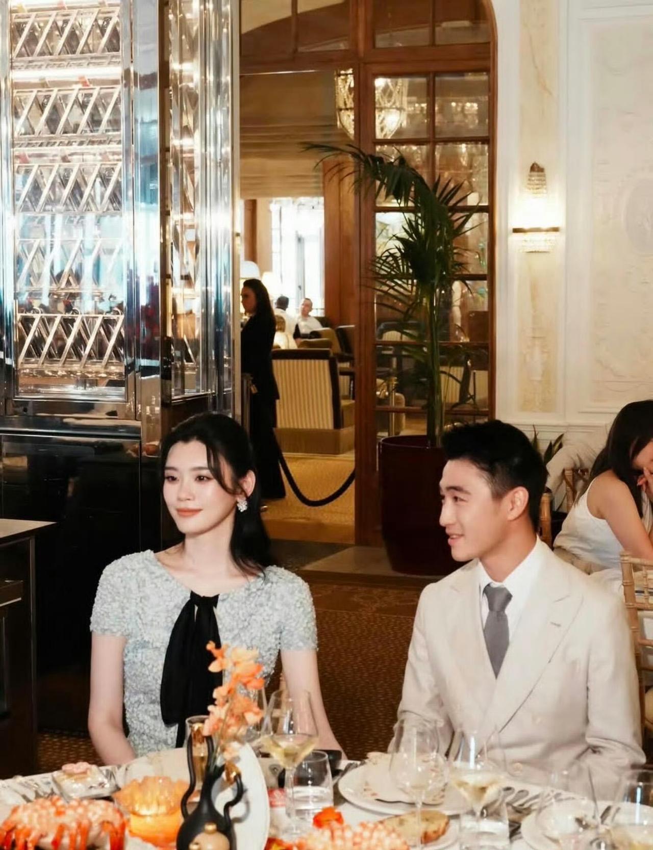 何猷君奚梦瑶欢迎晚宴上不羡慕他们包下这么宏伟的城堡也不羡慕孩子们能参加爸爸妈