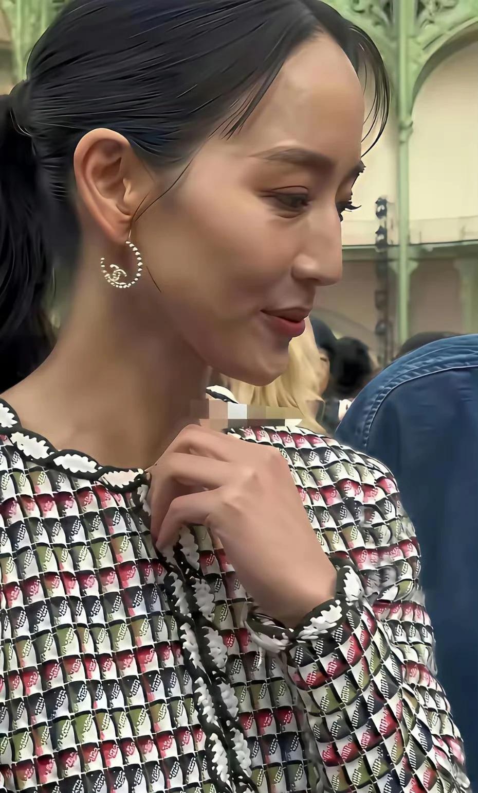 哇，好久不见啦！我刚刚看到张钧甯的照片，差点没认出来，她咋变成现在这样啦？这是经