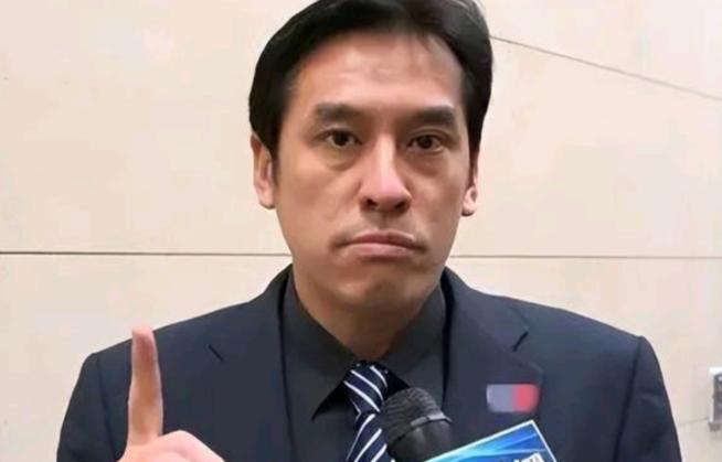 5月19日黄暐瀚公开声称，民进党早就不搞“台独”了，1999年通过的《台湾前途决