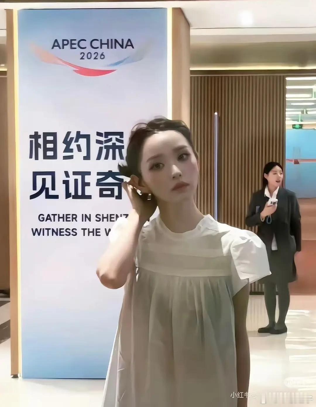 田曦薇张凌赫脑门能放十指