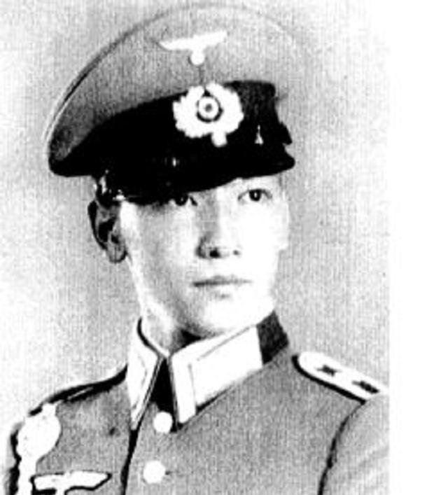 蒋介石次子蒋纬国逝世81岁，银行账户被公布，金额让人无语沉思！1975年4月，