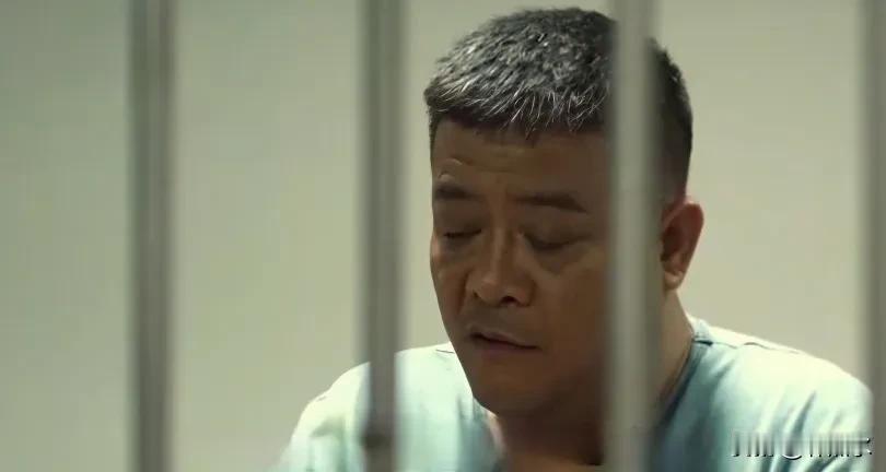 这个人就是张建革，为了5千美元，背叛祖国和人民，将电磁炮技术泄露给外敌，不仅使我