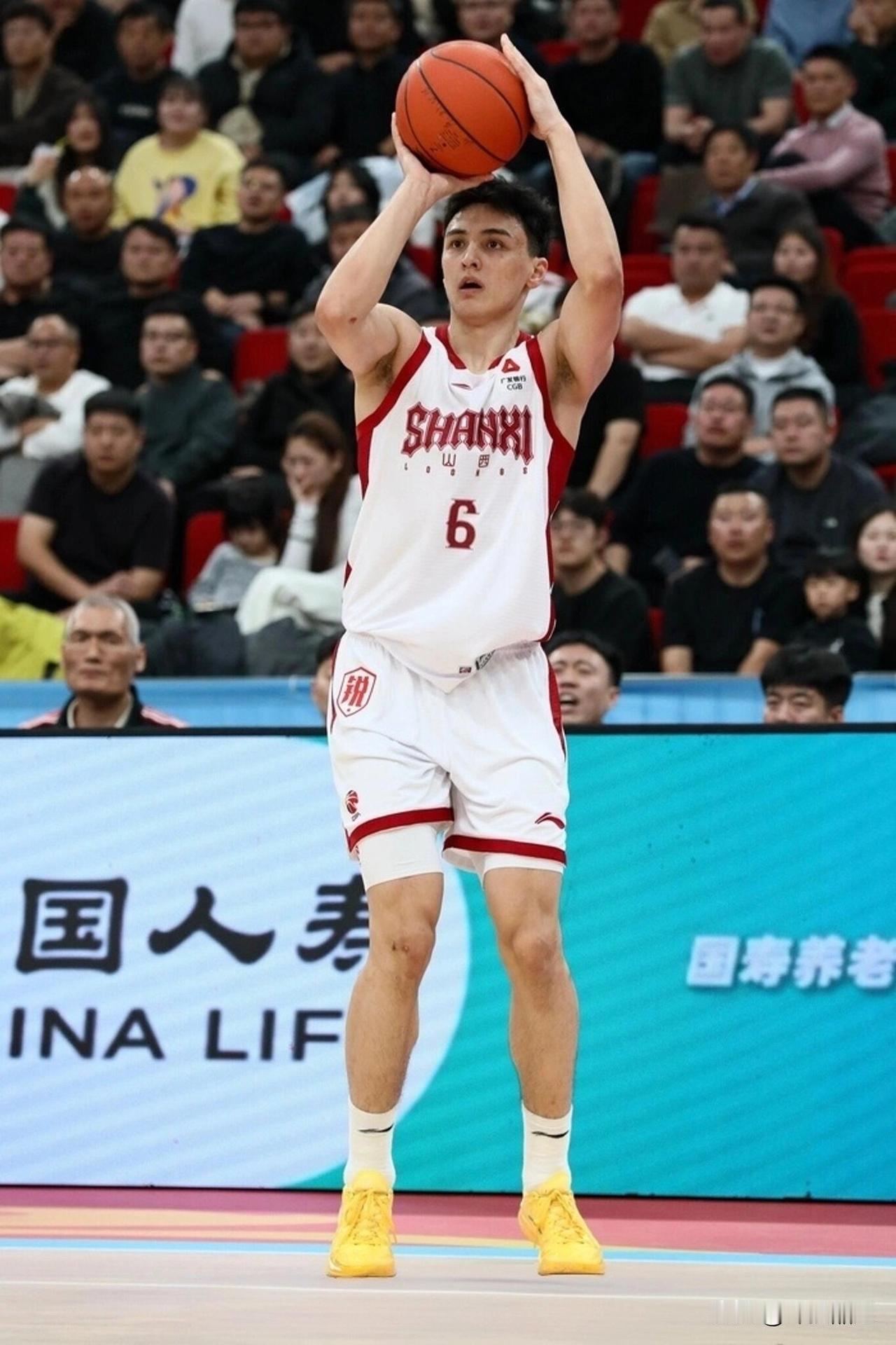 季后赛8进4今晚再战两场，主队一胜一负，太胶着了！1.太胶着了，常规赛排名第二