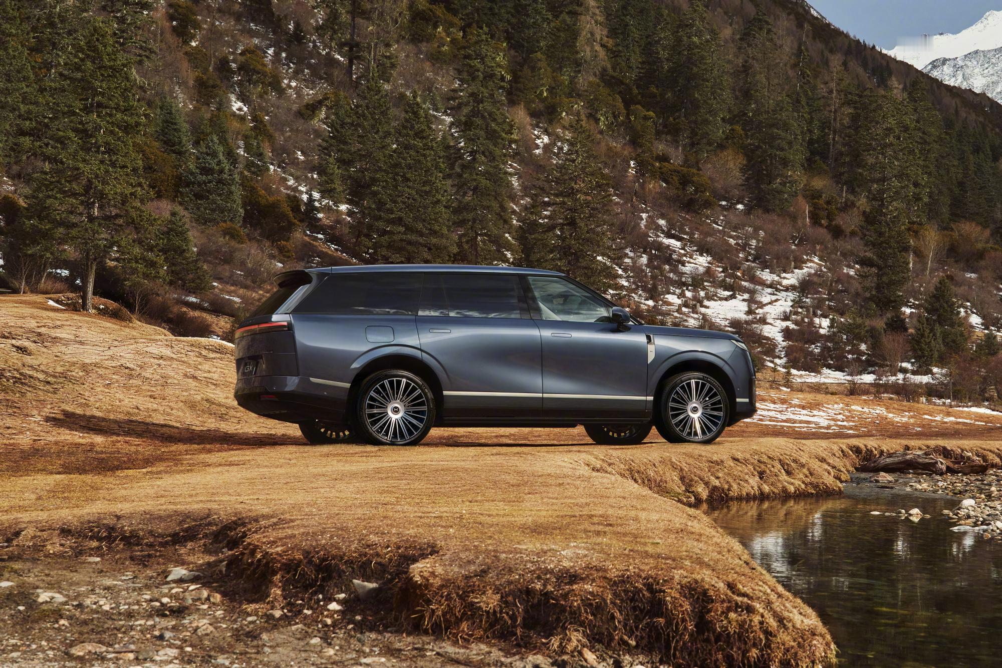 大V聊车大家发现没，这两年旗舰SUV的配置一个比一个顶拿这次的小鹏GX来说，