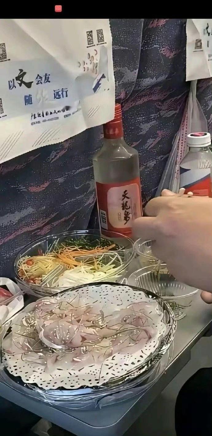 高铁上的一幕，惊呆了！这东西居然也能带上高铁吗？