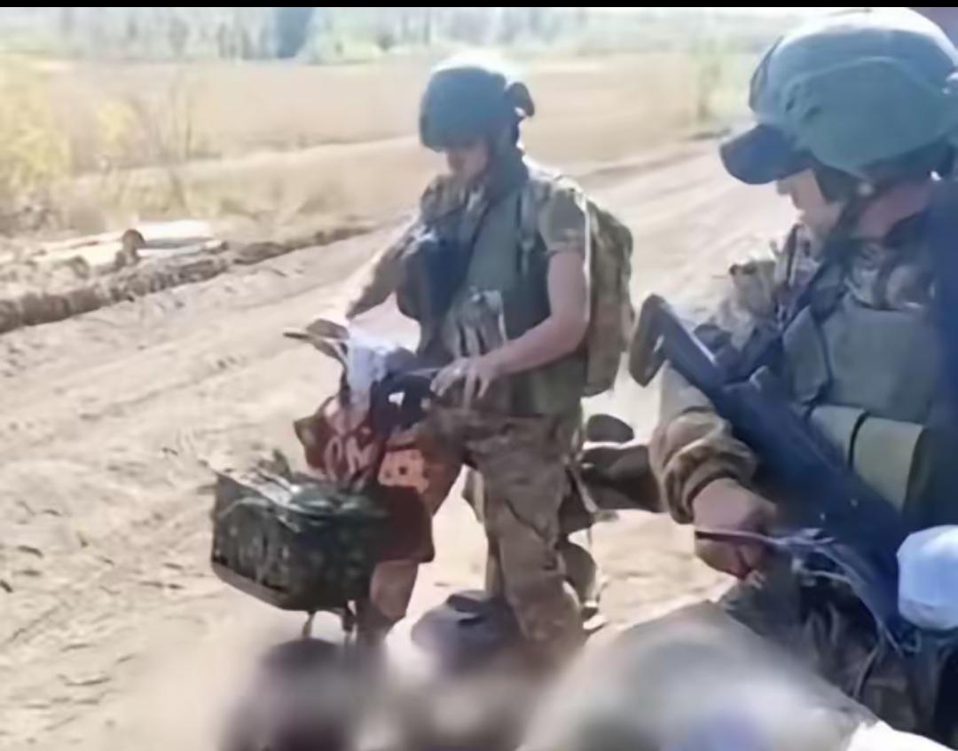 说起来还挺搞笑的！打了四年的俄乌战争，最终发现，真正管用的三件武器，居然都是中国