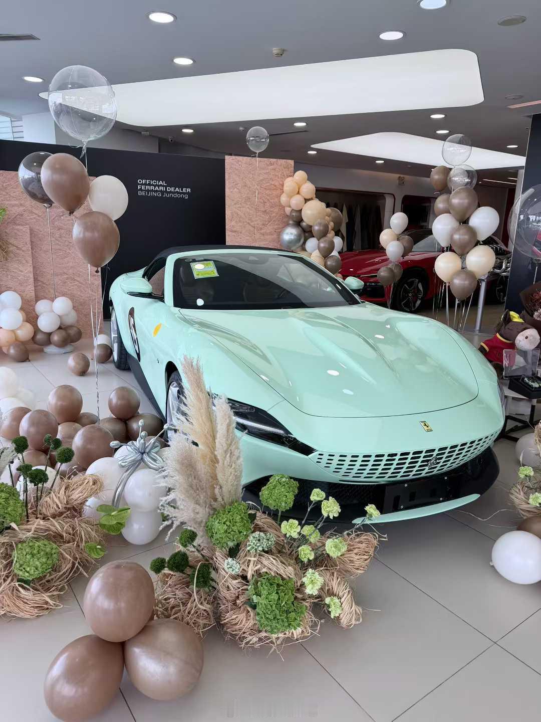 桃木油皮内饰，这台ROMASpider真到顶了法拉利法拉利romaspide