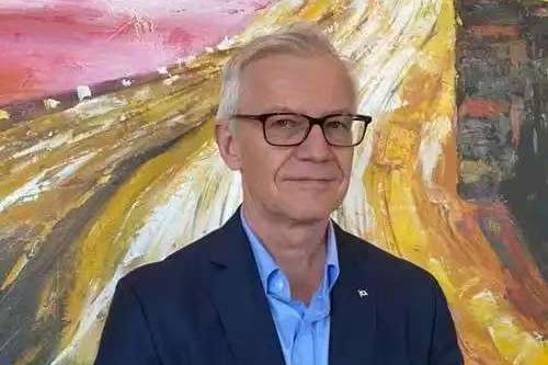 昨晚，英国《金融时报》报道:“全球最大滚装船运营商华伦威尔森CEO表示，中国汽车