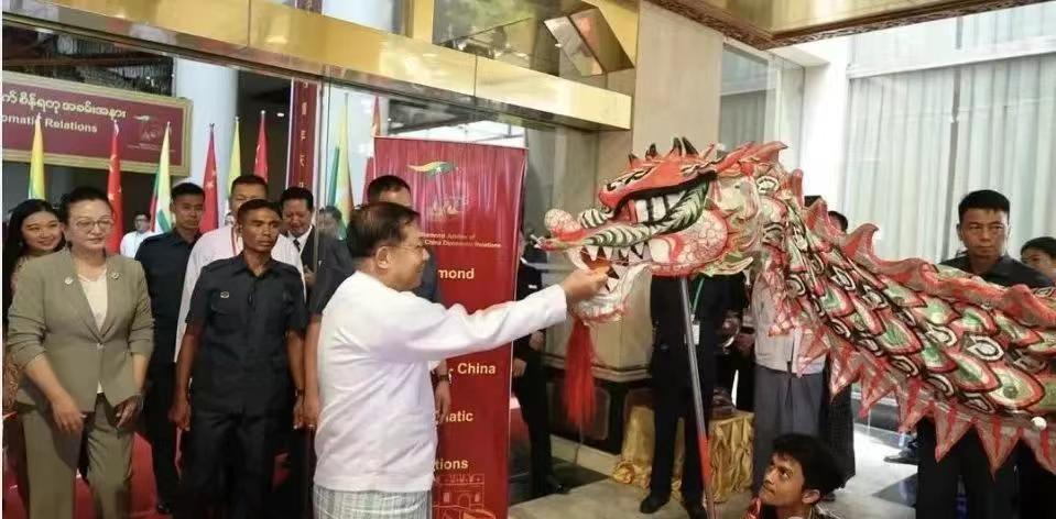 敏大将指出一带一路倡议，以及中缅经济走廊建设，为中缅两国带来了前所未有的发展机遇