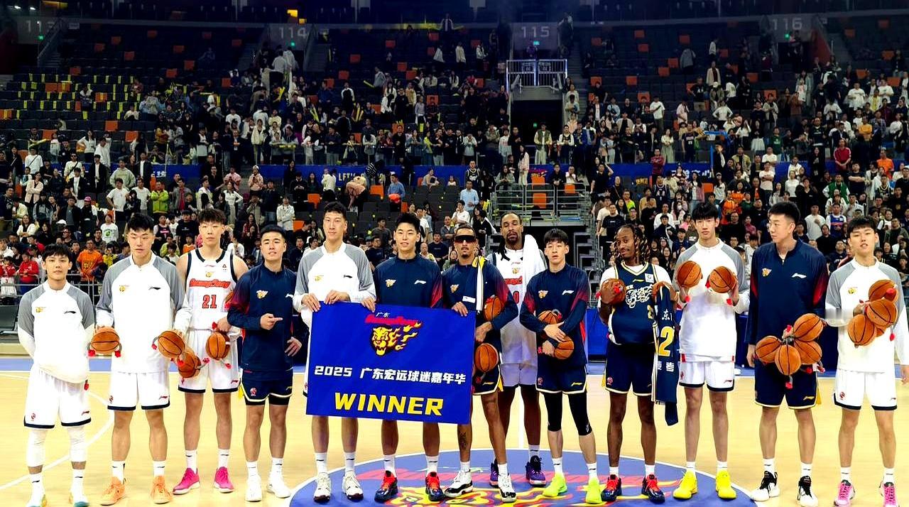 广东宏远队打成一片[墨镜]新外援萨林杰迅速融入球队这适应力真能打！球迷嘉